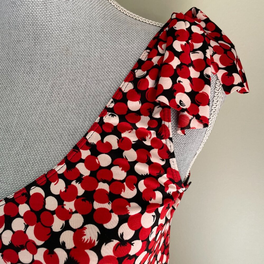 BCBG MAX AZRIA Summer SUndress ruched Italian Summer Red Print (tomatoes?) MED - Picture 3 of 6